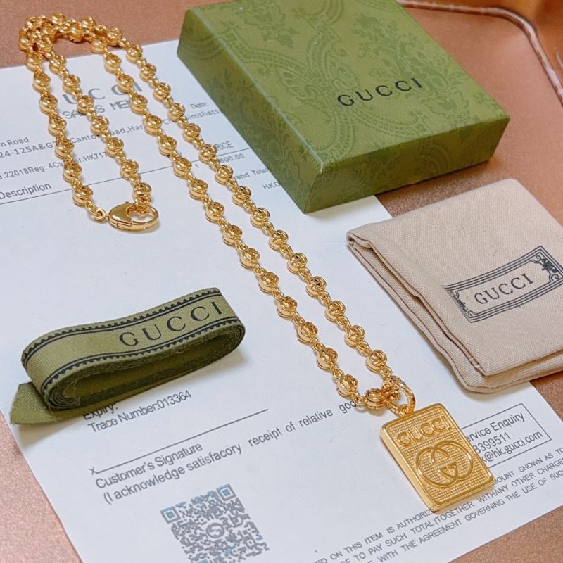G*u*i necklaces